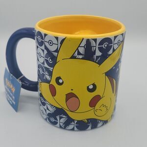 Pokemon mug with spinning poke ball 20oz
